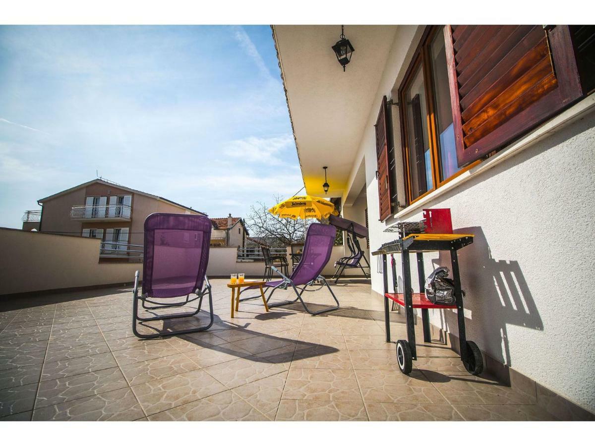 Apartment Josip Подстрана Екстериор снимка